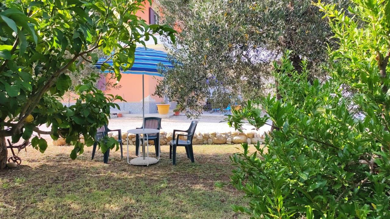B&B I Tre Ulivi Morro dʼOro Buitenkant foto