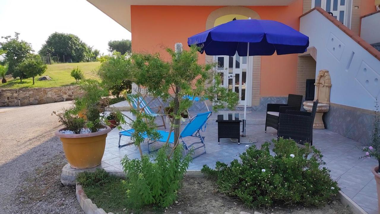 B&B I Tre Ulivi Morro dʼOro Buitenkant foto